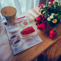 Thumbnail for Tea Celebrations ift Set with strawberries